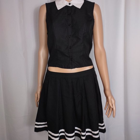 Hot Topic 2 PC set Sleeveless shirt and skirt - Picture 1 of 5